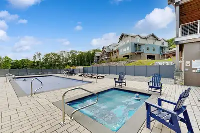Image de Ski-In/Ski-Out Luxury with Year-Round Resort Amenities