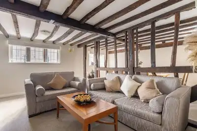 Image de Grade Ii Listed Tudor Charm by Windsor Castle