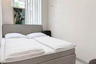 Image de Spacious 3-Bedroom Apartment Near Rennweg Station
