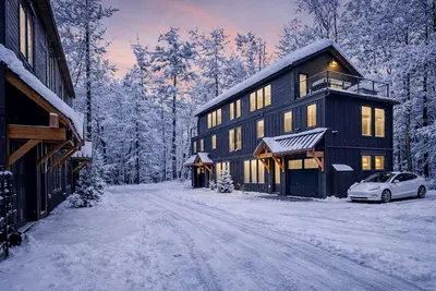Image de Fantastic Cottage Nestled Amidst Trees and Hot-tub Provided in North Conway, New Hampshire