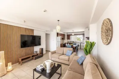 Image de 3 Bedroom Penthouse In the Absolute Center Of Protaras