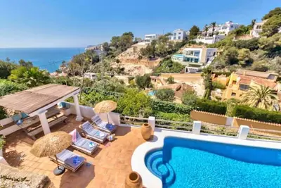 Image de Villa Granadella avec vue mer à Jávea, piscine et barbecue pour séjours familiaux ou retraites
