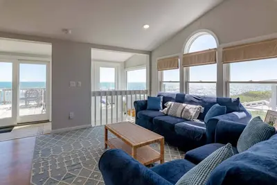 Image de Beachfront in Matunuck! Newly Renovated!