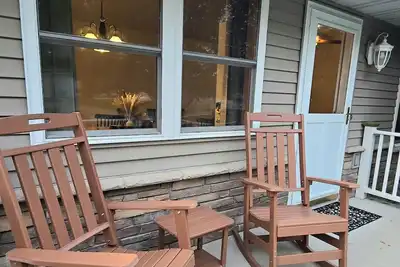Image de Cozy fall getaway with hot tub, fire pit & family fun near Decorah- sleeps 12