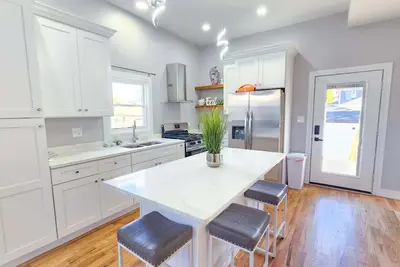 Image de Fabulous 3-bedroom townhome with Ac in vibrant Chicago