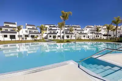 Image de Estepona Sunsets - Brand-New Modern 3-Bedroom Apartment