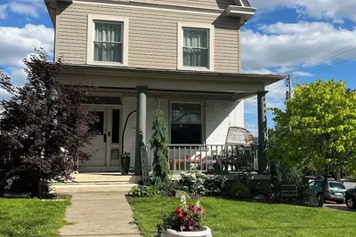 Image de Pollinator’s Paradise - cozy 2br; sleeps 7; park free!