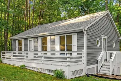 Image de Lake Anna Cottage w Hot Tub, Kayaks & Boat Launch