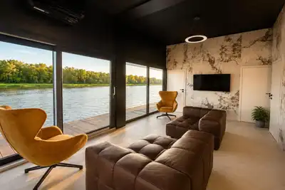 Image de Maison confortable au bord de l'eau avec jacuzzi