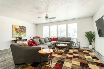 Image de #StayInMyDistrict West Bench Townhome