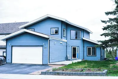 Image de Charming Retreat with Stunning Views in Yellowknife's Prestigious Neighborhood