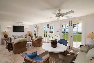 Image de Tropical Getaway | 3br Villa | Direct Beach Access + Pool | Pets Are Welcome