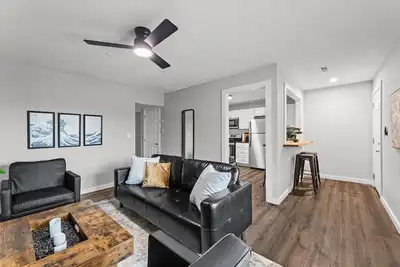 Image de Lawrence Ks 2br Apartment Full Kitchen + Parking