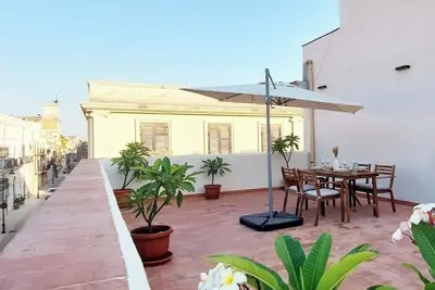 Image de Stylish and modern 2-bedroom apartment with a stunning rooftop terrace