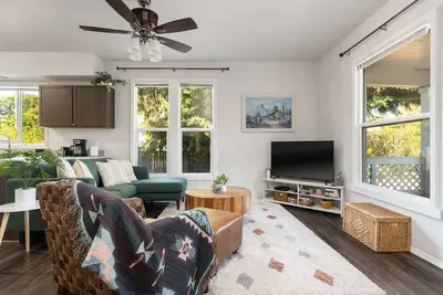 Image de Bright Boho Retreat | 2br w/ Natural Light & Cozy Vibes