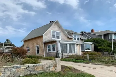 Image de The Covey  This classic 4 bedroom, 3 bath cottage is located in the beach community of Weekapaug