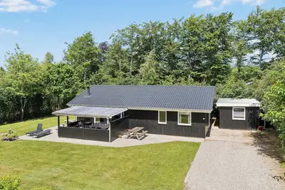 Image de Spacious cottage in quiet green surroundings