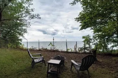 Image de Updated Lakefront Cottage with Spectacular Lake Erie Views