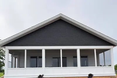 Image de Brand New Cottage in Stratford-Hot Tub, incredible water view!
