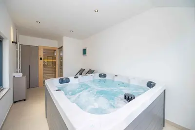 Image de Maison de vacances avec jacuzzi et terrasse