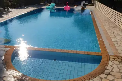 Image de Appartement familial 2 chambres avec accès piscine – Apt 7