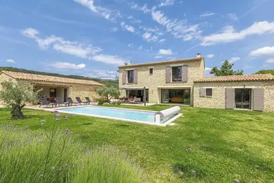 Image de La Vie Joly Gordes résidence piscine chauffée clim