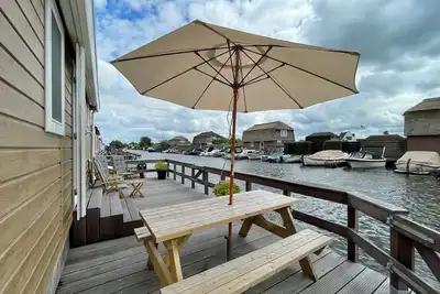 Image de Comfortable holiday home for 4 guests with a waterfront terrace, private swimming ladder, and private mooring dock.