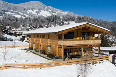 Image de Chalet avec piscine à Fügen