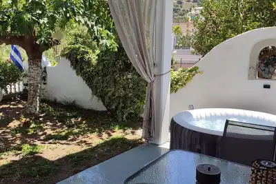 Image de Appartement '30roses' avec jardin et jacuzzi