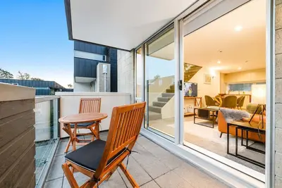 Image de Serene Cbd Stay | 2br | Balcony + Laundry