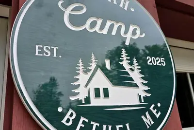 Image de Peaceful Woodland Escape with Two Cabins, Firepit Nights & Hot Tubs in Bethel, Maine