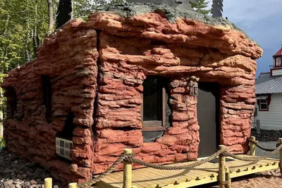 Image de Wonderful Glamping Experince at this Sea Cave in Bayfield, Wisconsin