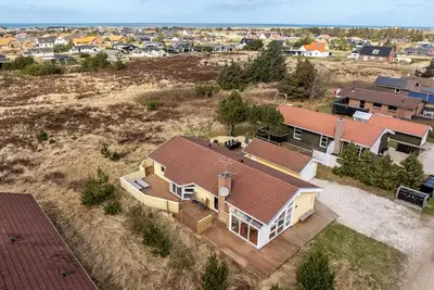 Image de Holiday home with sauna and enclosed terrace in Vorupør.