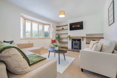 Image de Spacious 4br Home | Sleeps 9 | Parking | Garden