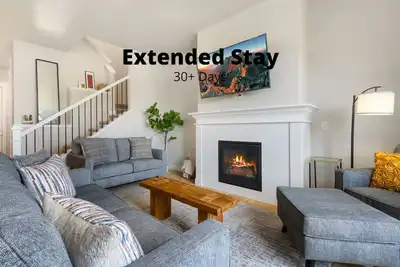 Image de Vernazza Retreat | King Suite & Resort Amenities