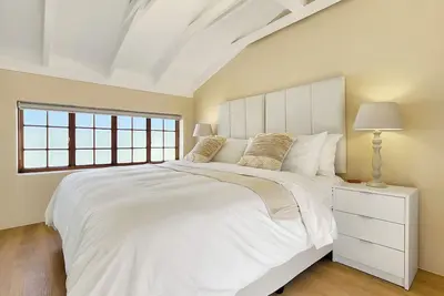 Image de Sunset Beach Villa Luxury Beach Cottage - Hot Tub - On the beach - Cape Town