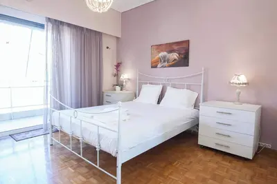 Image de Elegant 2 Bd Apt with Balcony in Korydallos Square