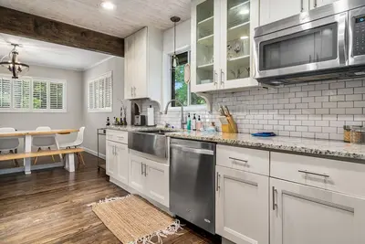 Image de 3br in Crestwood minutes from Downtown