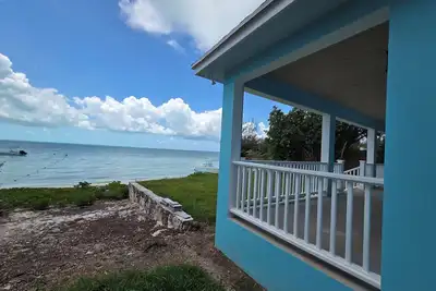Image de Beautiful brand-new beachfront 2-bedroom house on Russell Island, Bahamas