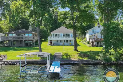 Image de Lake Delavan Lakefront Home, Pier, Sleeps 6