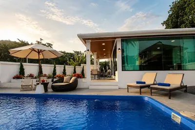 Image de 4 Bdr Private Pool Villa • 5 min to Ao Nang Beach