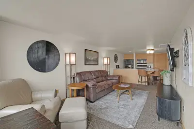 Image de Waterfront Marina Views, Walk to Beach, 2br/2ba Condo in Algoma