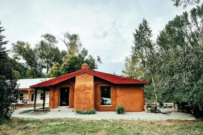 Image de Romantic Escapes at this Riverside Cottage Rental on the Pecos River, New Mexico