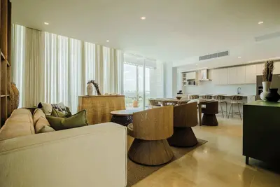 Image de Beachfront 6th-floor apt with balcony jacuzzi