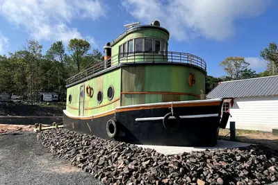 Image de Experiment a Real Glamping Exterience at this Picturesque Boat in Bayfield, Wisconsin