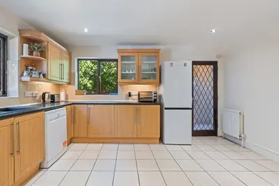 Image de Family 6 Bed | Gated Parking, Sleeps 11, Bray