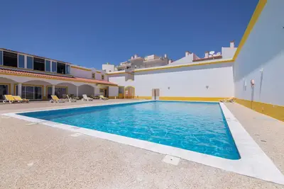 Image de Appartement 'T2 Reis' avec piscine partagée, Wi-Fi et climatisation