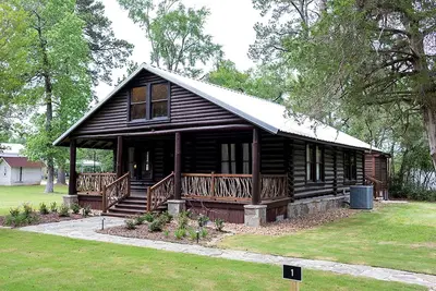 Image de Fully Restored Cabin with Private Hut-Tub in Livingston, Texas