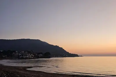 Image de Grande villa panoramique, accès direct à la plage