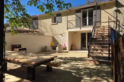 Image de Gîte familial au calme au cœur de la Provence. Piscine et terrain de pétanque.